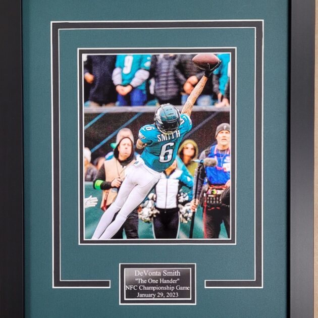 DeVonta Smith Custom Framed 8"x10" Photo